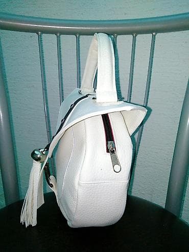 satovi ženski: Unikatna ženska torba – okruglog oblika, u beloj boji sa teksturom — 3