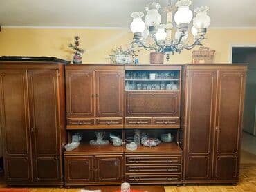 kuhinjski regal: Regal 3,6m iz četiri dela . klub sto je sa četiri fioke. 250 eura — 1