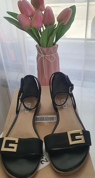 udobne sandale na stiklu: GUESS ženske sandale - Model: ravne sandale sa otvorenim prstima - — 2