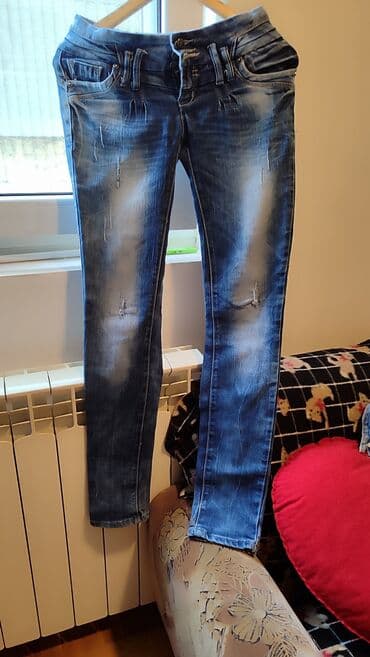 zenski kais za farmerke: Ženske skinny farmerke sa efektom izbleđivanja i blagim „distressed“ — 1