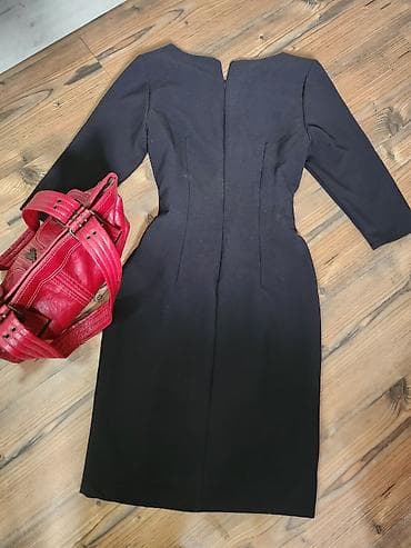 mona kaisi: Elegantna crna haljina sa dugim rukavima i kvadratnim izrezom. Haljina — 5