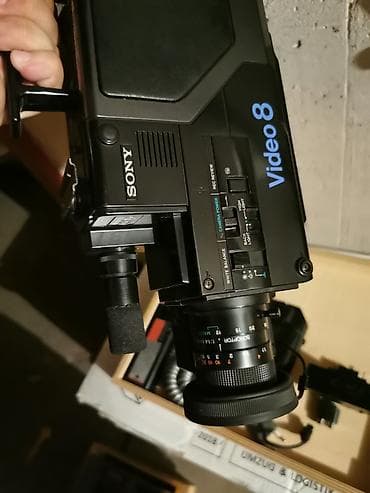 digitalna kamera za decu: Sony Video8 komplet – analogna kamkorder kamera sa opremom - Model — 1