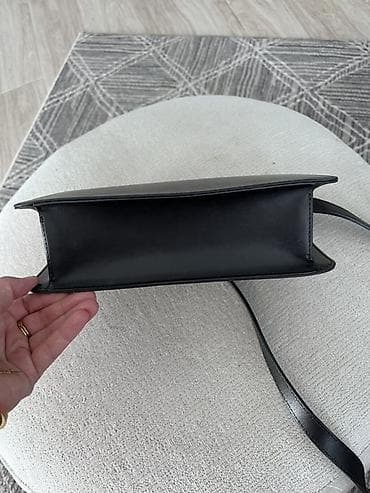 torbe s oliver: Mona Elegantna crna ženska torba preko ramena - Minimalistički dizajn — 3