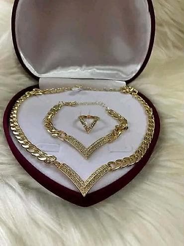 swarovski beograd: Set 2500 din
💋 — 2