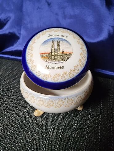 Satula Thuringen porcelan 1950 do 1970g.Nemacka. Nemacka porcelanska
