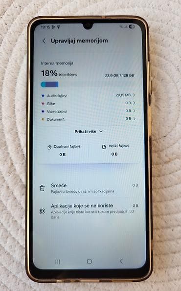 telefon na tipke: Samsung Galaxy A06 4/128 GB Samsung Galaxy A06 sa **4 GB RAM — 8