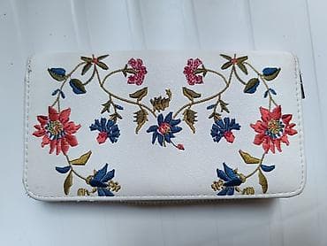 RASPRODAJA!!Ženski novčanik Stradivarius, beli sa šarenim cvetnim