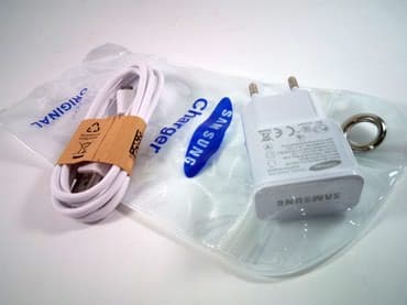 Kablovi i adapteri: SAMSUNG punjac 1A komplet Samsung punjac 1A KOMPLET Kompletan punjac — 2