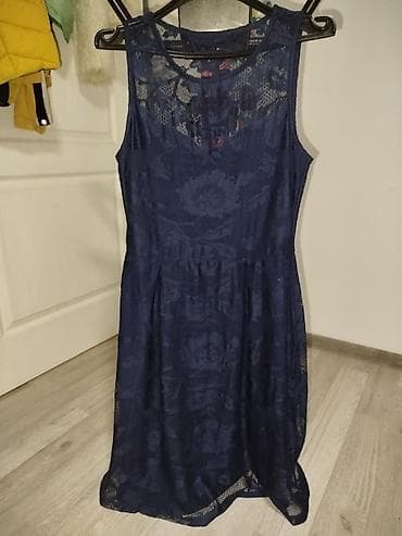 mantil s: Elegantna tamnoplava čipkana haljina bez rukava. - Gornji deo od — 1