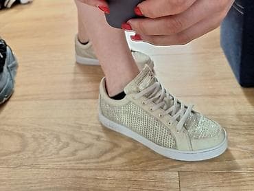 Prelepe original guess patike br 41 — 2