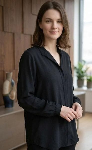 svilene bluze: Elegantna crna ženska košulja dugih rukava - Klasičan ravni kroj koji — 1