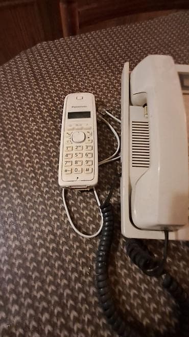 bagat danica mašina za šivenje: Fiksni telefoni. Stari. Ispravni. Oba za 1000 dinara — 2