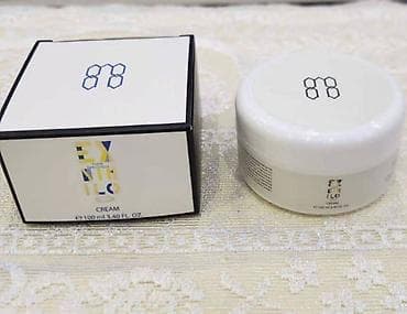 Donji delovi trenerke: Kreme 
pk — 10