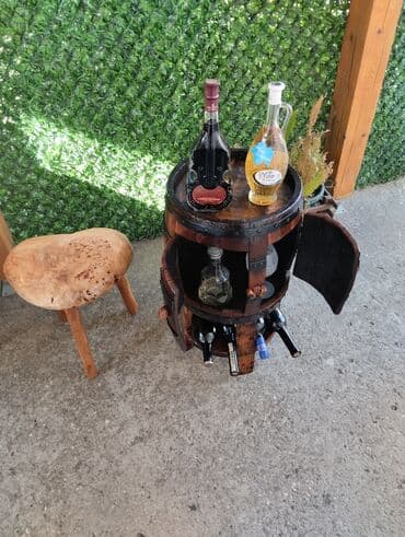 lazy bag za plazu: Barski sto napravljen od bureta, sa vratima i policama za odlaganje — 3