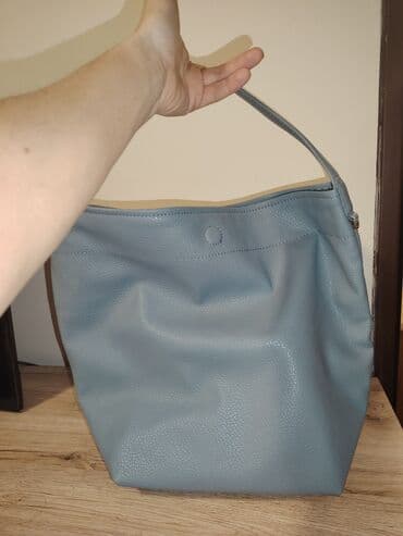 torbe mona kupujemprodajem: Velika ženska torba preko ramena – svetloplava - Materijal: veštačka — 3