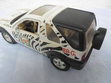 pločice i diskovi: Burago Land Rover Freelander 1:24,nema zadnje staklo i nalepnicu — 3