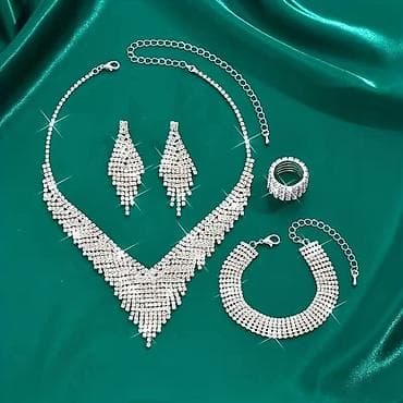 nakit s kristali: Svečani set nakita sa kristalima – više delova - Komplet se sastoji — 1