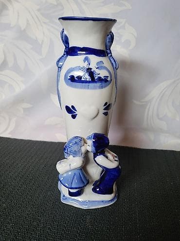 stolice bele: Vaza holandski delft,rucno oslikana pa glazirana iz 70ih.g. Vaza je — 1