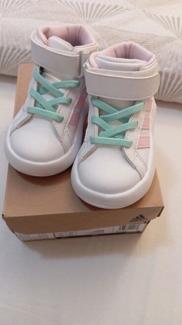 svecane patike: Adidas dečje patike – Grand Court Mid I (model IE8704) Patikice kratko — 2