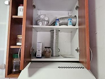 Prodajem elemente kuhinje. Gornji elementi su visine 80cm, dubine — 9