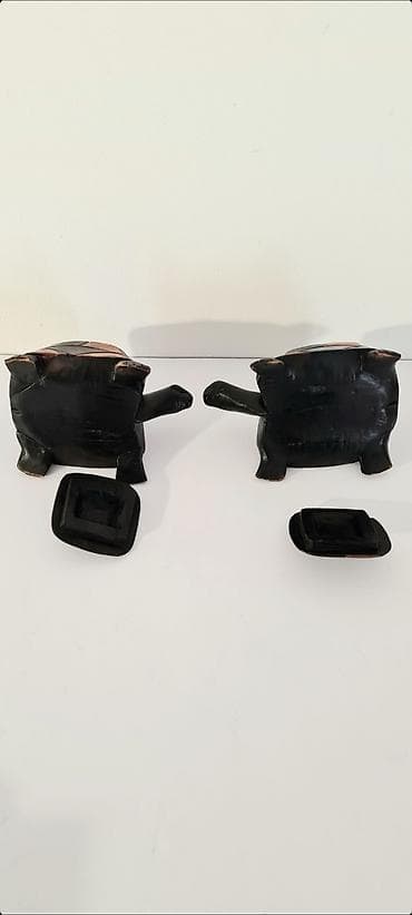 Ureznice: - Po jednoj ceni, na prodaju dve drvene kutijice u obliku kornjača. - — 7