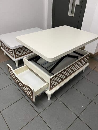 trpezarijski sto od paleta: Dostupne su 4 boje, Dimenzije stola su 60x90, a kada se rasklopi — 9