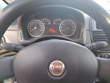 Voyah: Fiat Punto, 2009. godište, 5 vrata, svetloplava boja, registrovan do 7 — 6