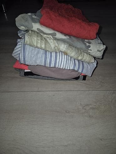 polovna odela: Paket ženske odeće – 10 komada Sadržaj: - Lepršava košulja na pruge u — 1