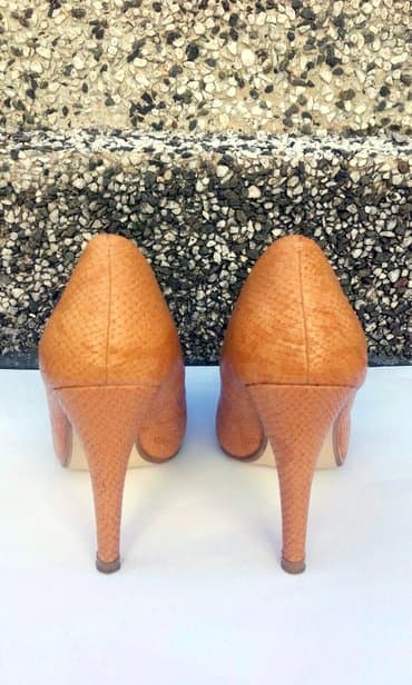 caprice cipele: Oker žute salonke, imitacija zmijske kože, visina štikle 10 cm. Nošene — 2