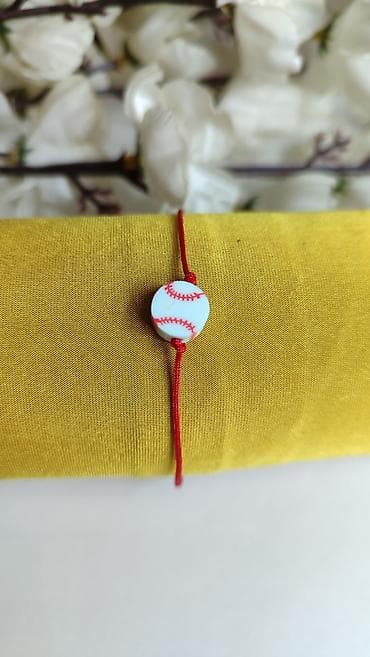 torbe za hranu: Minimalistička narukvica sa motivom bejzbol lopte. - Centralni — 1
