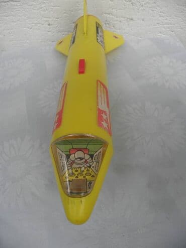 fizika sa zbirkom zadataka i prirucnikom za laboratorijske vezbe za 1 razred: Kovozavody Ites raketa 1962, CSSR.34 cm, frikcioni motor, 2 baterije — 2