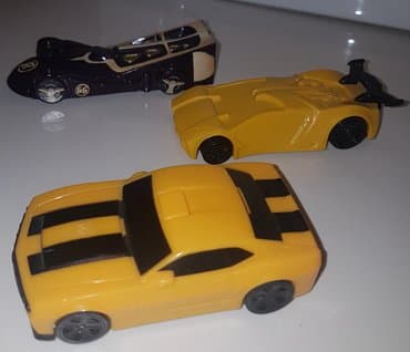haljine svecane za devojcice: Mattel, hasbro, wbel
automobilcic - auto
cena za komad — 1