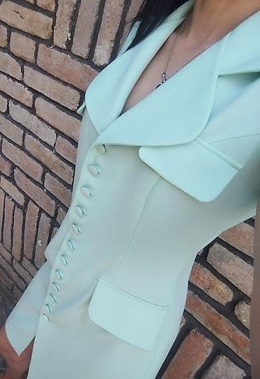 Haljina – veličina L/XL, dužina Elegantna bezrukavna haljina u nežnoj na lalafo.rs Haljina – veličina L/XL, dužina Elegantna bezrukavna haljina u nežnoj