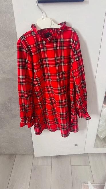 etika haljine: Crvena karirana haljina sa dugačkim rukavima. Nosena jednom samo za — 1