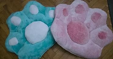 lumbalni jastuk za stolicu: Krevet u obliku mačje šape. Boje:tirkizna sa belim jastučićima, roze — 1