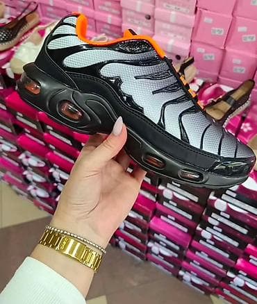 ugg patike crne: 41-45
Cena 4000 din 🍍 — 1