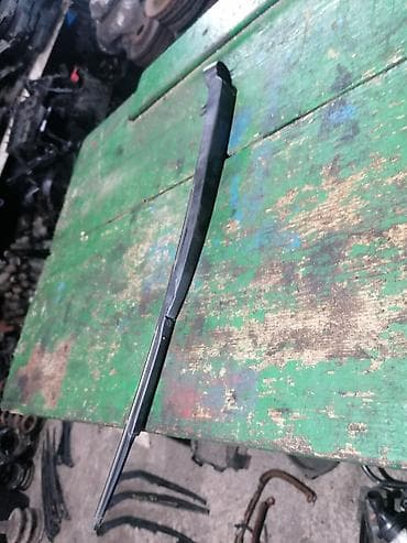 Zadnji brisač – BMW E39 Opis: - Zadnji brisač/ramenica sa metlicom za
