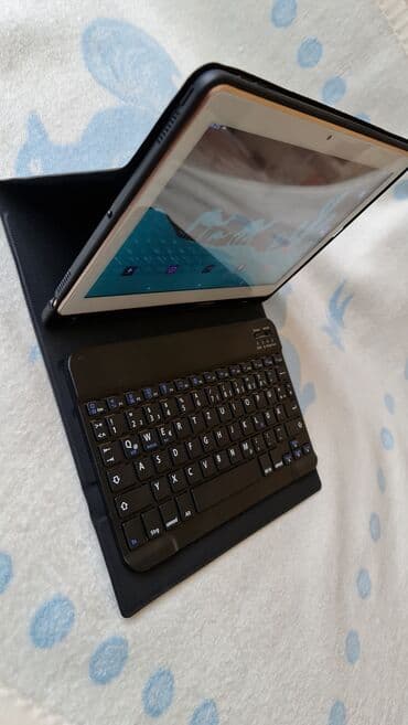 guess torba za laptop: Tablet kao nov, malo koriscen nema mane nema ostecenja, stanje 10/10 — 2