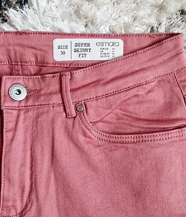 Pantalone vel.38savrsene
kvalitetne