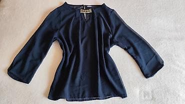 pull and bear patike: Elegantna ženska bluza u tamnoplavoj boji. - Model: ravnog kroja — 2