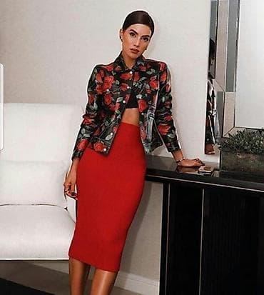 Suknja ispod kolena,dubok struk sa elastinom. Crvena,borda,svetlo