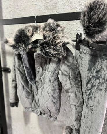 decije odelo: Toplo postavljene plišane trenerkice za devojčice u kompletu sa rajfom — 7