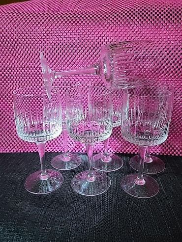 Case nove kristal 60,70te za vino,rucni rad. Case komada 7 u ceni na lalafo.rs Case nove kristal 60,70te za vino,rucni rad. Case komada 7 u ceni