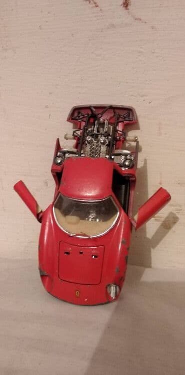 Burago Ferrari 1:24 Italy,za delove — 2