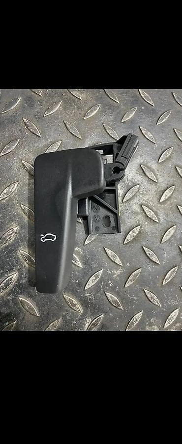 auto otpad vrsac: VW TIGUAN 16-21 RUCKA ZA OTVARANJE HAUBE | Audi vagen delovi ZEMUN — 1