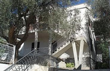 apartment for rent: Sutomore, iznajmljujem apartman i sobe. Sobe sa dva, tri i četiri — 1