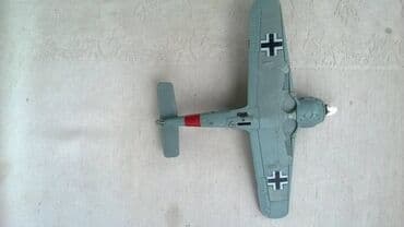 fizika sa zbirkom zadataka i prirucnikom za laboratorijske vezbe za 1 razred: Avion Amercom Germany 1:72 za delove — 2