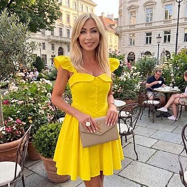 100 jezika volim te: Ženska letnja haljina s volan ramenima
S M L
1650 din — 1