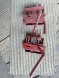 stare kasete: Dve stare brava za vrata, više kao etno za stara vrata,nezaključava — 7