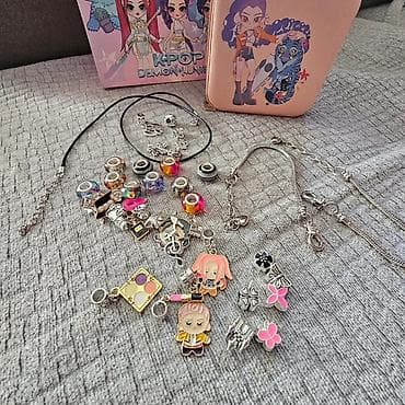 Aksesoari za kosu: Novo Set pandora k- pop 2200 din . Set sadrži: 35 raznih — 8